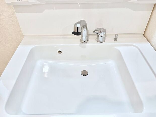 【その他設備(ハンドシャワー水栓)】ハンドシャワー付き！使いやすい洗面台。