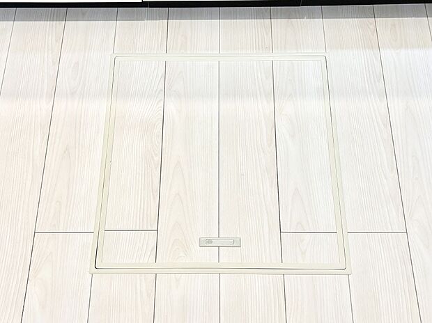 【その他設備(床下収納)】床下収納付き！日用品・非常用品の収納にも大活躍。