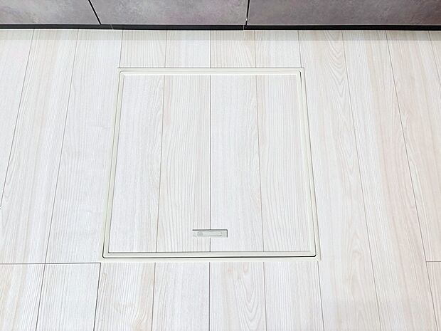 【その他設備(床下収納)】床下収納付き!日用品・非常用品の収納にも大活躍。