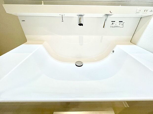 【その他設備(ハンドシャワー水栓)】ハンドシャワー付き!使いやすい洗面台。