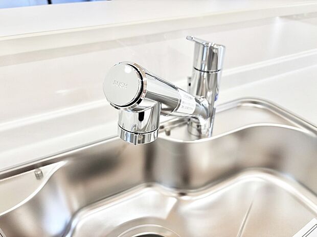 【その他設備(浄水器)】いつでも清潔なおいしいお水を。一つの水栓で水道水と浄水を使い分け。