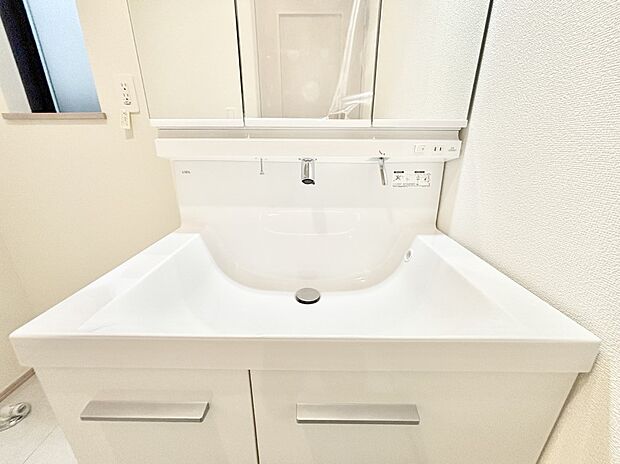 【その他設備(ハンドシャワー水栓)】ハンドシャワー付き！使いやすい洗面台。