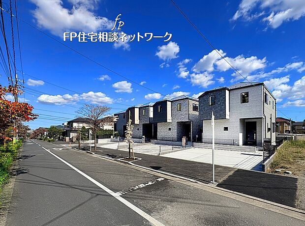 「稲田堤」駅、「読売ランド前」駅など3路線3駅徒歩利用可能。歩道の整備された前面道路は広さ約12m。お子様やベビーカーでも安心の住環境