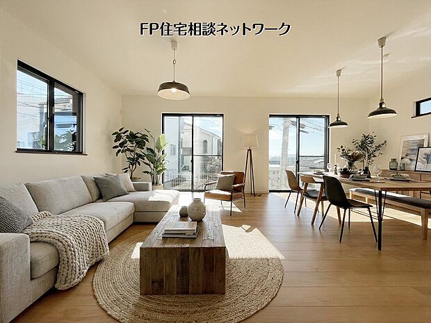 【リビング20.5帖】 本画像はAIがCGで家具を作成しており、実際の現地に家具は設置されておりません。また、販売価格に家具等は含まれておりません。