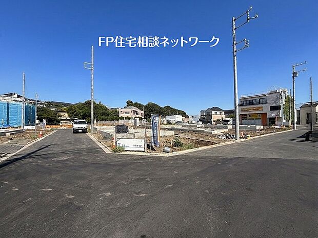 周辺環境は閑静な住宅街で、日当たりも良く、新しい生活を始める場所として理想的です。理想のマイホーム建築に向けた第一歩を、この開放感あふれる土地から始めてみませんか。