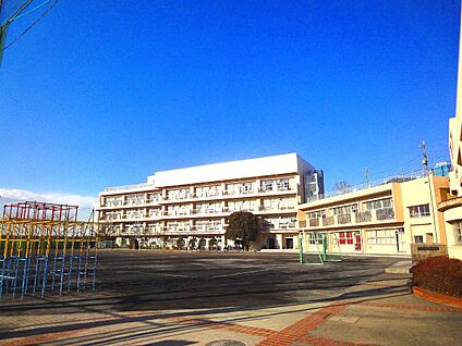 市ヶ尾小学校 790m(10分)