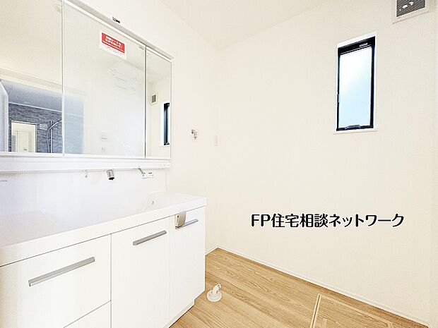 【その他内観】【浴室】  類似外観同仕様、施工例のため分譲中の建物とは外壁、屋根開口部等の形状・仕様が異なります。