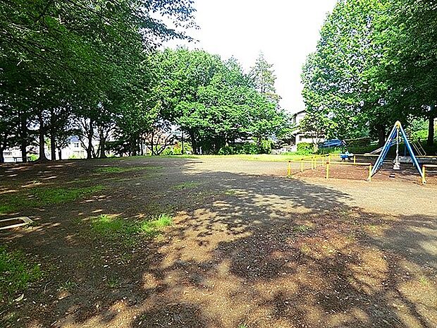 新石川中村公園（約550m・徒歩7分）