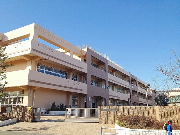 黒須田小学校 (約900m)