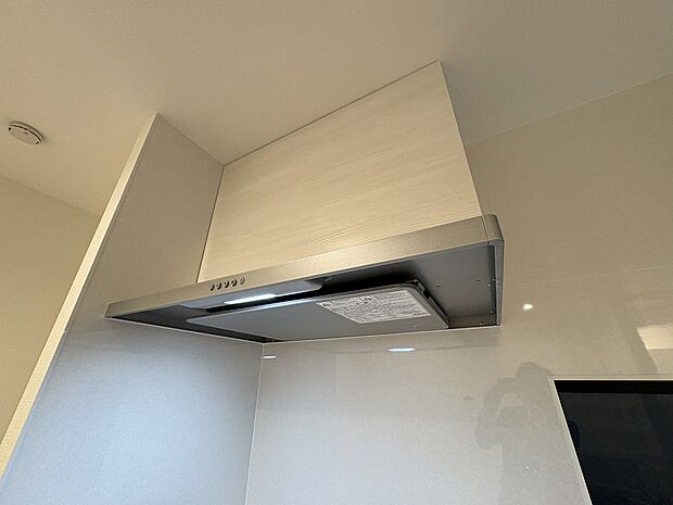 【その他】同仕様設備：「換気扇」従来タイプよりも換気効果に優れ、フィルター交換もお掃除も容易になりました。