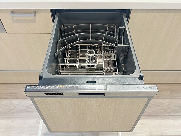 【食器洗浄乾燥機】時間の節約、手が荒れない、水道代の節約、高温度で洗うので油汚れもしっかり落とせる。まさに理想家電。