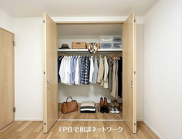 【収納】【クローゼット】 本画像はAIがCGで家具を作成しており、実際の現地に家具は設置されておりません。また、販売価格に家具等は含まれておりません。
