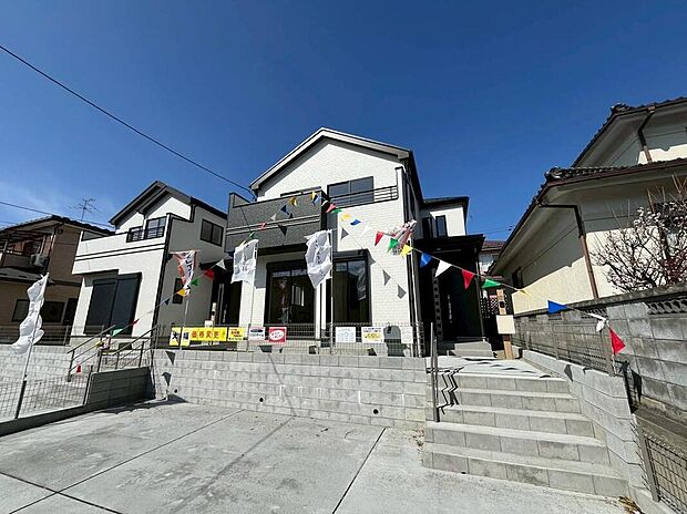 この街とこの家で暮らしたくなる魅力が満載。利便性と自然、周辺環境の心地よさは写真や文章では伝えきれません。日々の動線や採光、周辺施設との距離感まで、ぜひ現地でご体感ください。現地(2026年3月)撮影