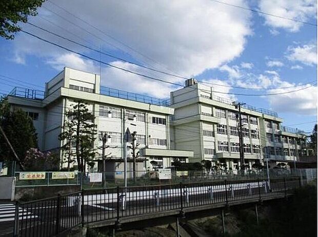 鶴谷小学校(約640m)