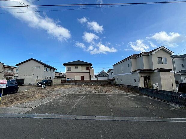 【現地外観写真】スーパーや郵便局など、暮らしに便利な周辺環境が揃っています！
現地（2月）撮影