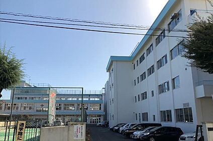 南小泉中学校 徒歩12分(900ｍ)