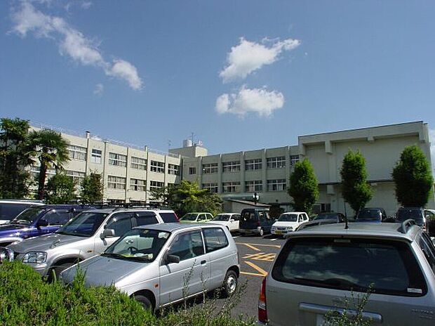 治田小学校(約1m)