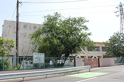 石山幼稚園 750ｍ(徒歩10分)