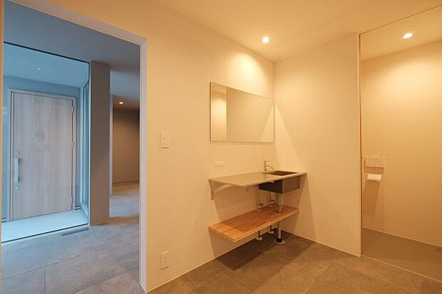 【【105号地】】洗面室と脱衣所が別々なので、脱衣所使用中でも洗面室を使用でき、生活渋滞を防ぎます。