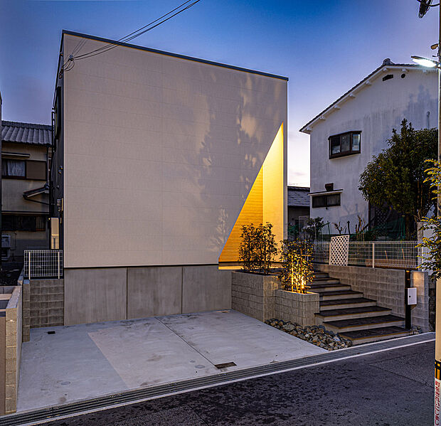 【D-topia城山III1号地モデルハウス外観写真】シックなデザイン