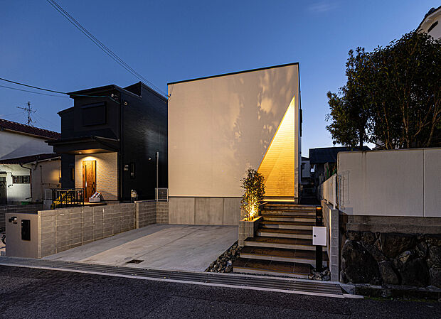 【D-topia城山III1号地モデルハウス外観写真】シックなデザイン