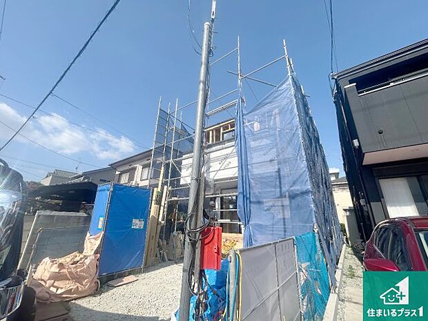 周辺は落ち着いた街並みの住宅地！子育てがしやすい住環境です！まだ未完成ですが、現地でしかわからない事もございます。是非一度ご覧ください。