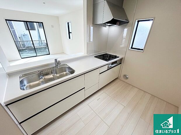 子供を見守りながらお料理が出来るため家族のコミュニケーションか増えます♪スペースが広く確保されている為お子様が大きくなったときは一緒に料理を楽しめます♪