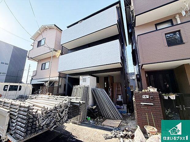 周辺は落ち着いた街並みの住宅地！子育てがしやすい住環境です！まだ未完成ですが、現地でしかわからない事もございます。是非一度ご覧ください。
