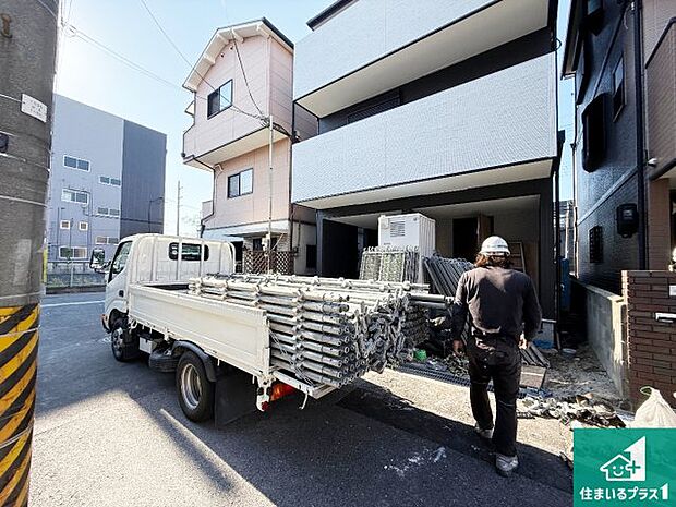 周辺は落ち着いた街並みの住宅地！子育てがしやすい住環境です！まだ未完成ですが、現地でしかわからない事もございます。是非一度ご覧ください。