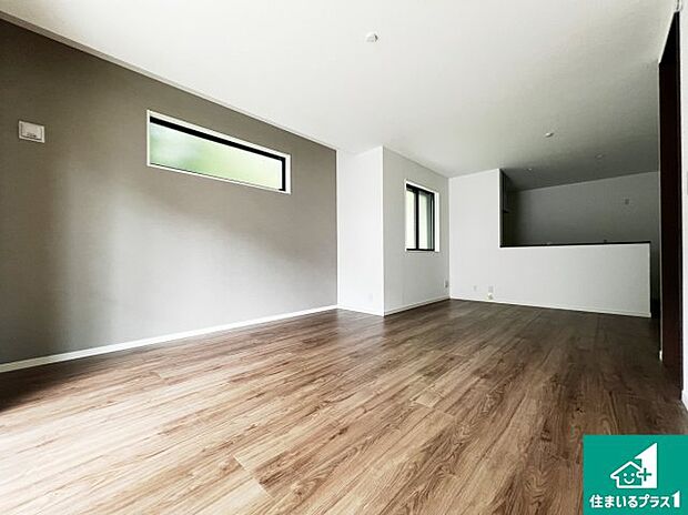 シンプルなリビングは、観葉植物等のインテリアを楽しめますね!パパ好みにも、ママ好みにも家具次第で雰囲気を変えることができます!