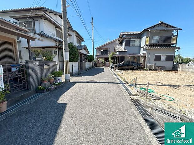 周辺は落ち着いた街並みの住宅地！子育てがしやすい住環境です！まだ未完成ですが、現地でしかわからない事もございます。是非一度ご覧ください。