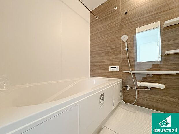 周辺は落ち着いた街並みの住宅地！子育てがしやすい住環境です！まだ未完成ですが、現地でしかわからない事もございます。是非一度ご覧ください。