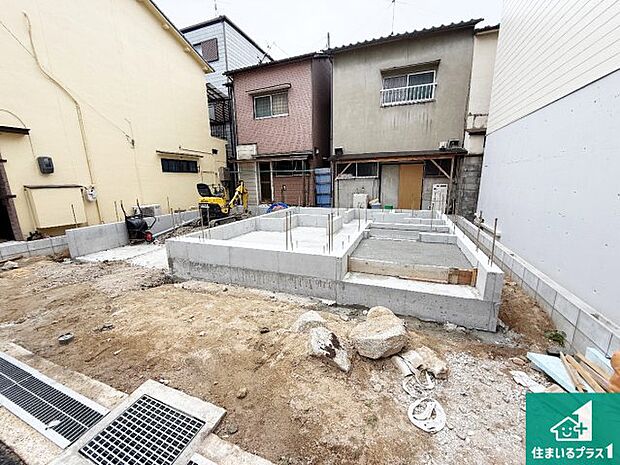 周辺は落ち着いた街並みの住宅地！子育てがしやすい住環境です！まだ未完成ですが、現地でしかわからない事もございます。是非一度ご覧ください。