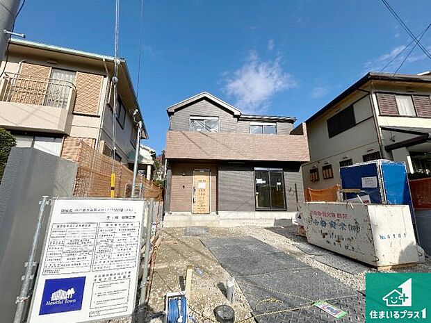 周辺は落ち着いた街並みの住宅地！子育てがしやすい住環境です！まだ未完成ですが、現地でしかわからない事もございます。是非一度ご覧ください。