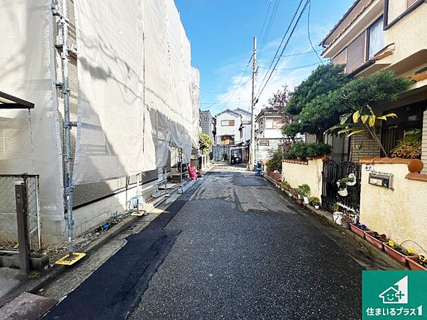 周辺は落ち着いた街並みの住宅地！子育てがしやすい住環境です！まだ未完成ですが、現地でしかわからない事もございます。是非一度ご覧ください。
