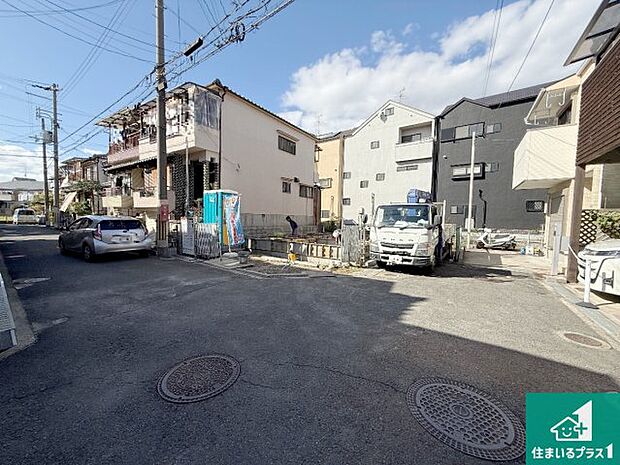 周辺は落ち着いた街並みの住宅地！子育てがしやすい住環境です！まだ未完成ですが、現地でしかわからない事もございます。是非一度ご覧ください。
