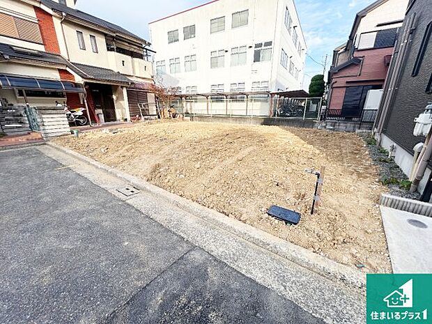 周辺は落ち着いた街並みの住宅地！子育てがしやすい住環境です！まだ未完成ですが、現地でしかわからない事もございます。是非一度ご覧ください。