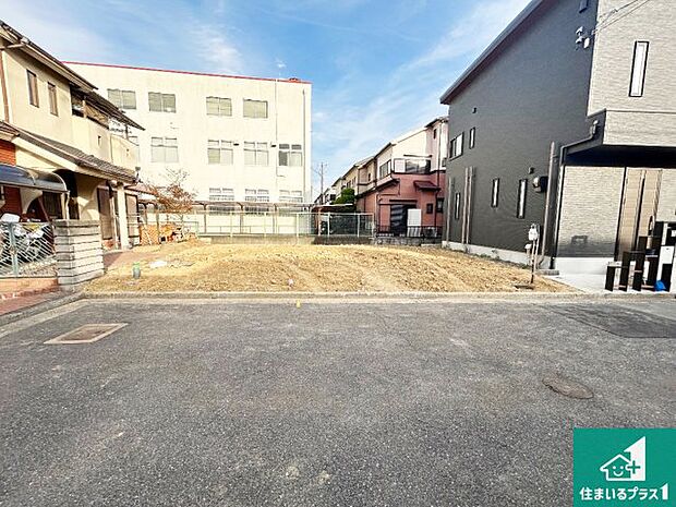 周辺は落ち着いた街並みの住宅地！子育てがしやすい住環境です！まだ未完成ですが、現地でしかわからない事もございます。是非一度ご覧ください。