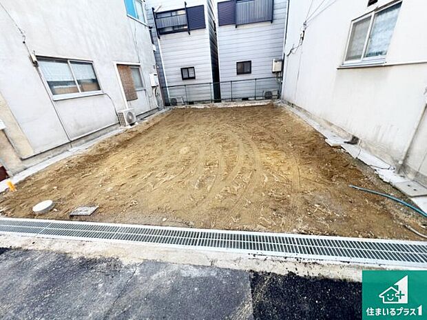 周辺は落ち着いた街並みの住宅地！子育てがしやすい住環境です！まだ未完成ですが、現地でしかわからない事もございます。是非一度ご覧ください。