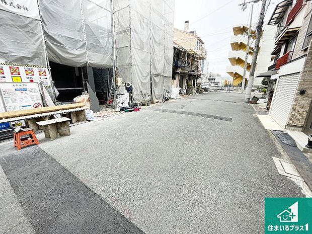 周辺は落ち着いた街並みの住宅地！子育てがしやすい住環境です！まだ未完成ですが、現地でしかわからない事もございます。是非一度ご覧ください。