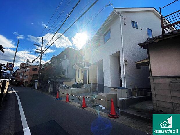 周辺は落ち着いた街並みの住宅地！子育てがしやすい住環境です！まだ未完成ですが、現地でしかわからない事もございます。是非一度ご覧ください。