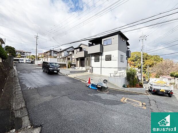 周辺は閑静な住宅街です。前面道路もしっかりと有りますので車の出し入れも安心ですよ!