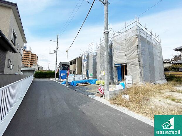 周辺は閑静な住宅街です。前面道路もしっかりと有りますので車の出し入れも安心ですよ！ 