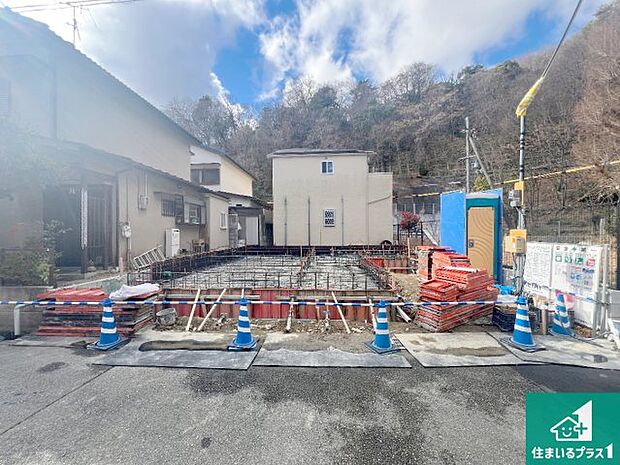 周辺は落ち着いた街並みの住宅地！子育てがしやすい住環境です！まだ未完成ですが、現地でしかわからない事もございます。是非一度ご覧ください。