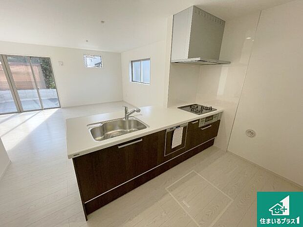 子供を見守りながらお料理が出来るため家族のコミュニケーションか増えます♪スペースが広く確保されている為お子様が大きくなったときは一緒に料理を楽しめます♪