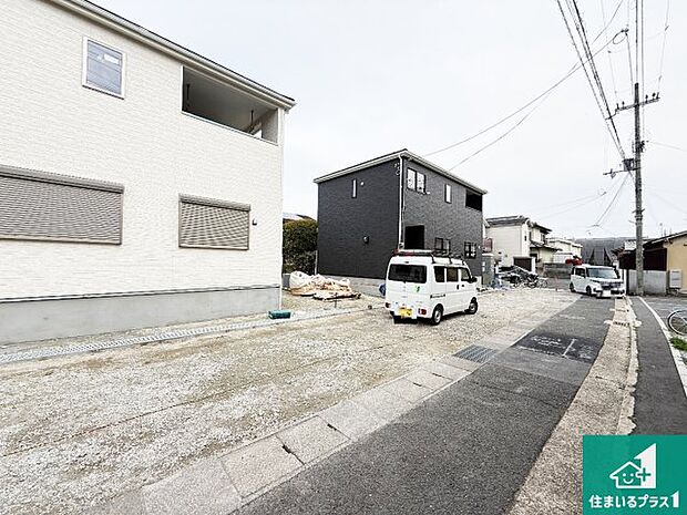 周辺は落ち着いた街並みの住宅地！子育てがしやすい住環境です！まだ未完成ですが、現地でしかわからない事もございます。是非一度ご覧ください。