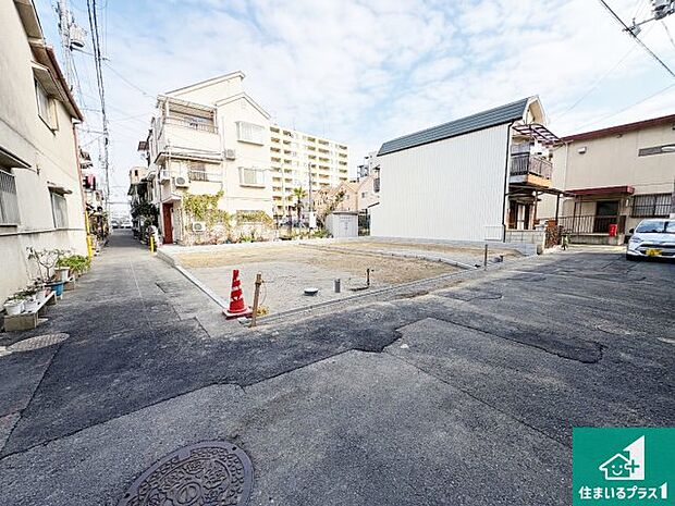 周辺は落ち着いた街並みの住宅地！子育てがしやすい住環境です！まだ未完成ですが、現地でしかわからない事もございます。是非一度ご覧ください。