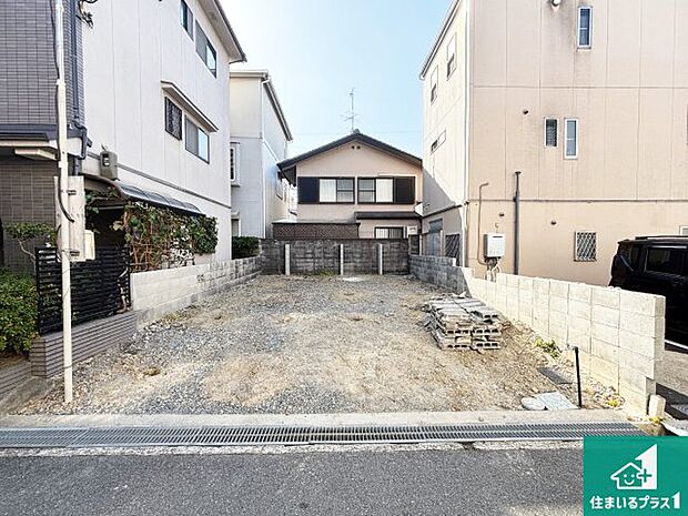 周辺は落ち着いた街並みの住宅地！子育てがしやすい住環境です！まだ未完成ですが、現地でしかわからない事もございます。是非一度ご覧ください。
