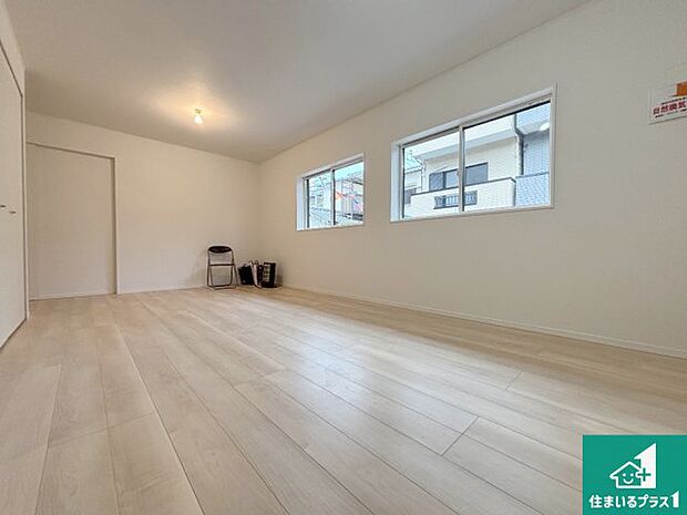 シンプルなリビングは、観葉植物等のインテリアを楽しめますね!パパ好みにも、ママ好みにも家具次第で雰囲気を変えることができます!