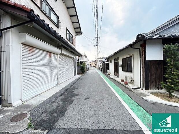 周辺は落ち着いた街並みの住宅地！子育てがしやすい住環境です！まだ未完成ですが、現地でしかわからない事もございます。是非一度ご覧ください。